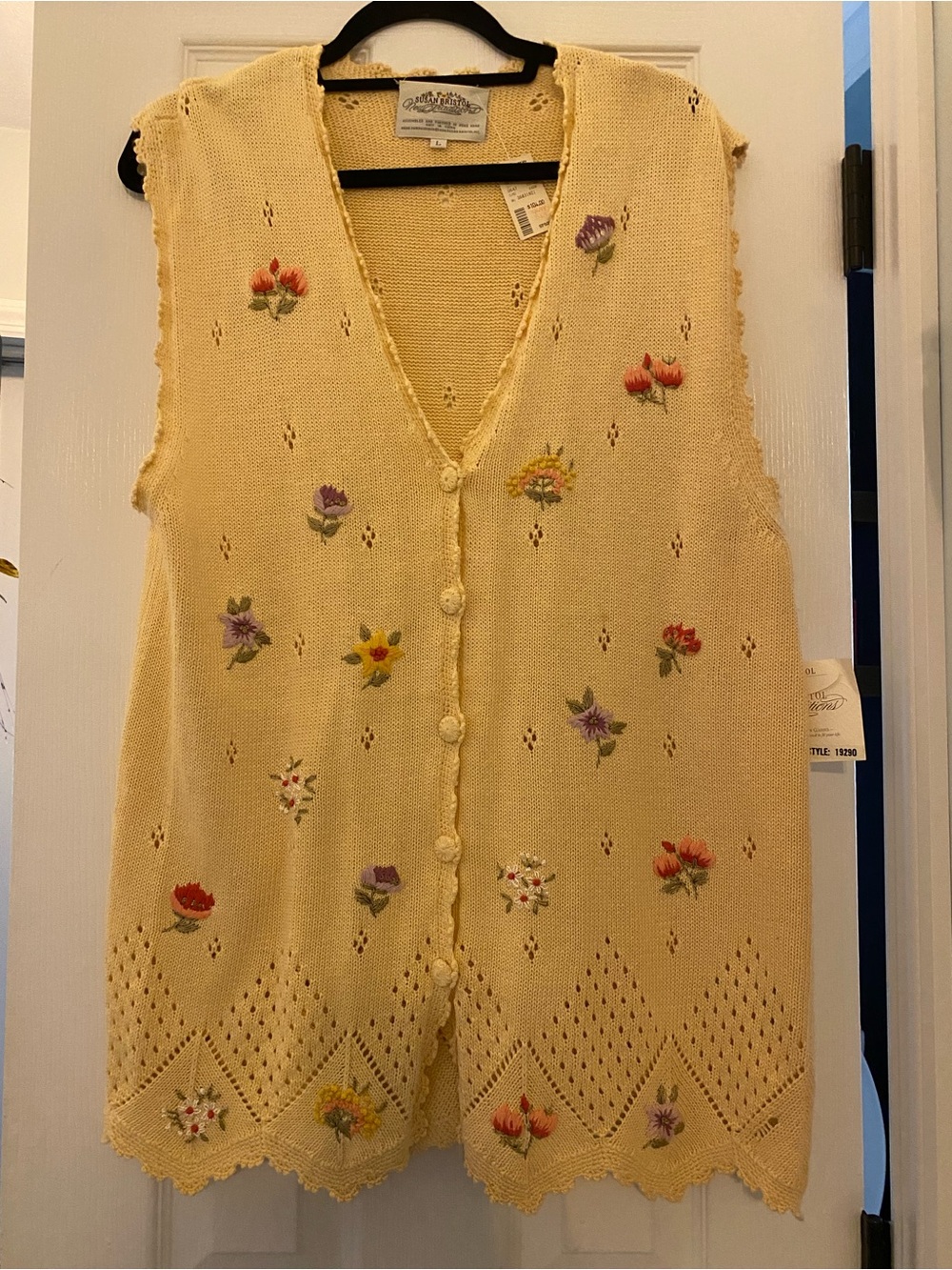 Susan Bristol NWT Large Pale Yellow Embroidered Floral Knit Vest Cottage 90’s